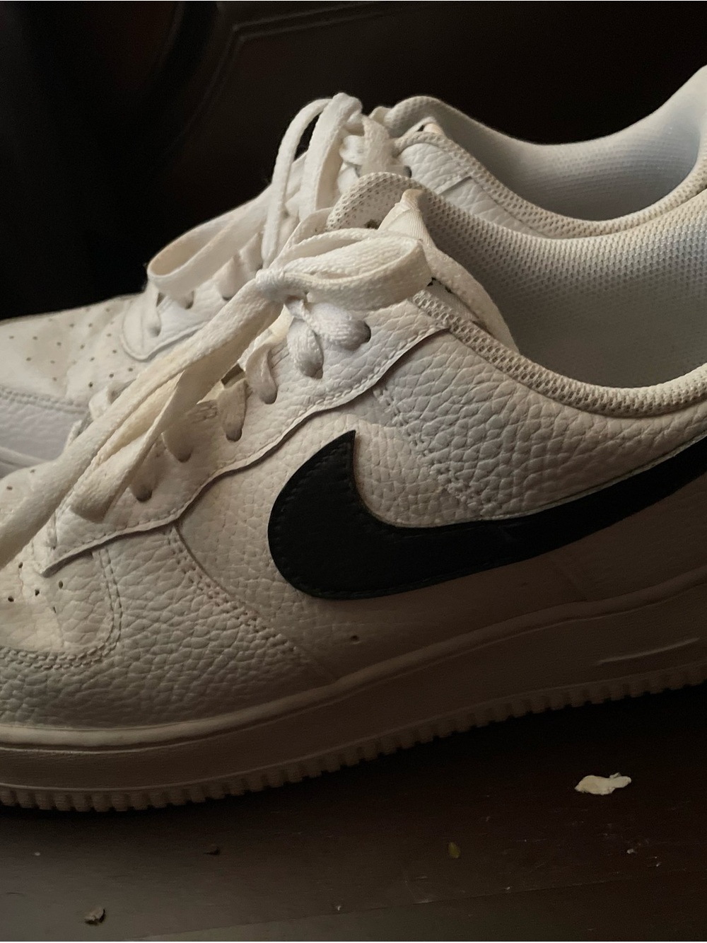 Men’s Nike Air Force 1 Sized 10 Sneakers with Black Swoosh - Picture 3 of 11